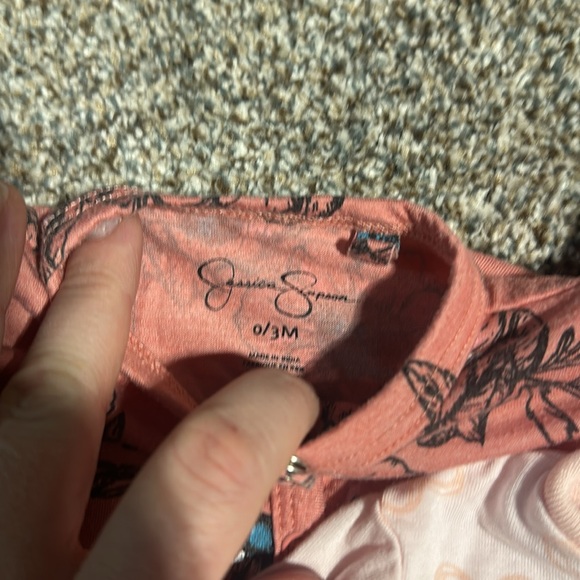 Bundle of 3 baby girl sleepers size 0-3 months - Picture 3 of 7